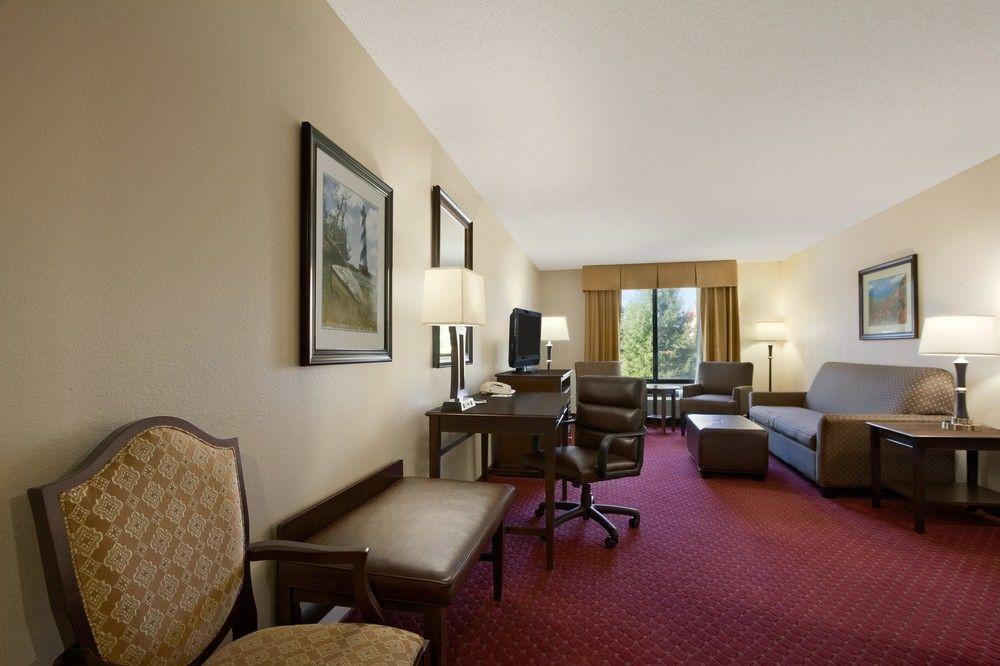 Spark By Hilton Greensboro Buitenkant foto